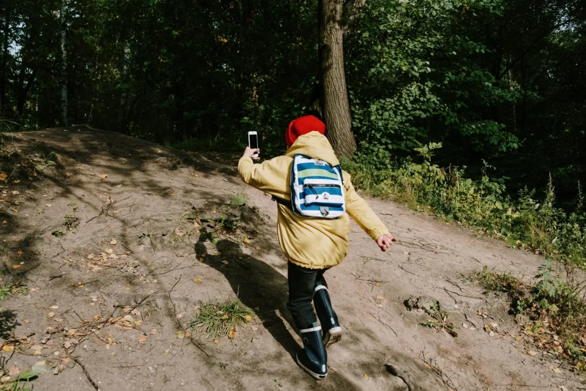 Best Kids Hiking Boots: Buyer Guide - kids hiking boots