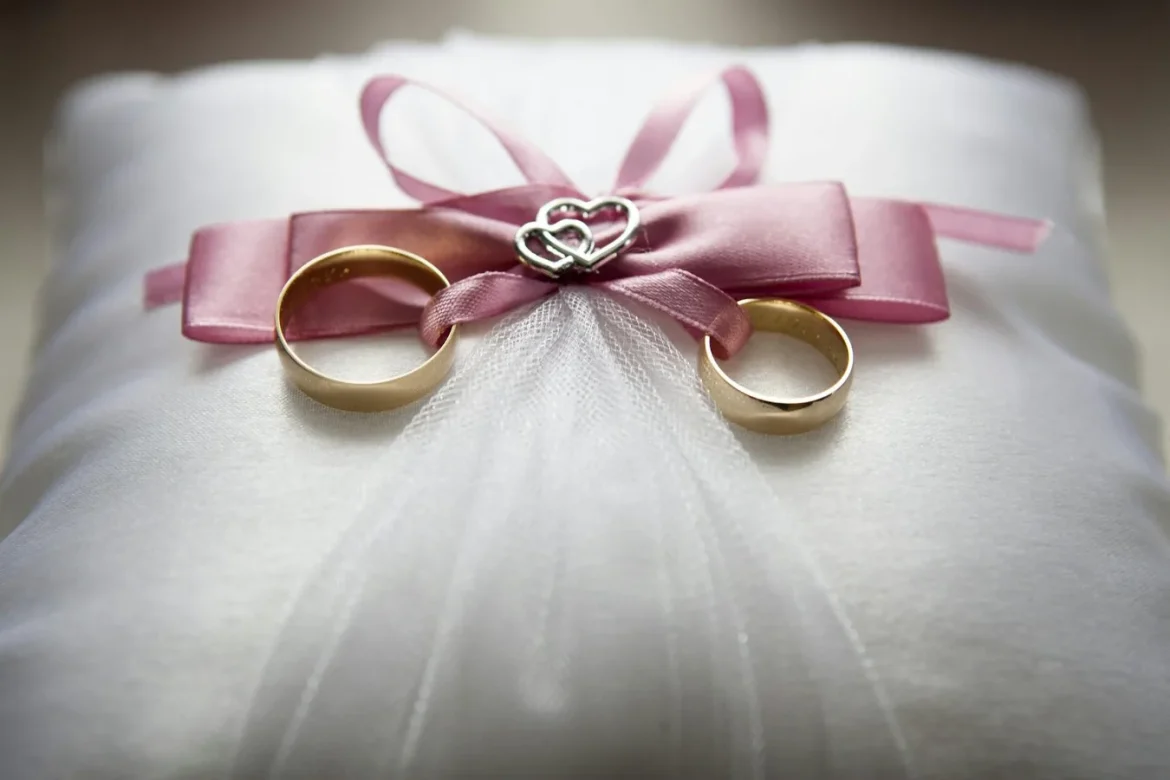 Engagement Rings vs Wedding Rings - engagement rings vs wedding rings
