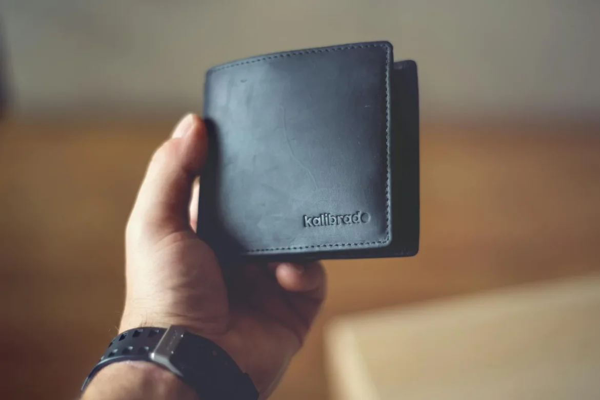 Engraved Wallets for Men: Buyer Guide - wallets for men engraved