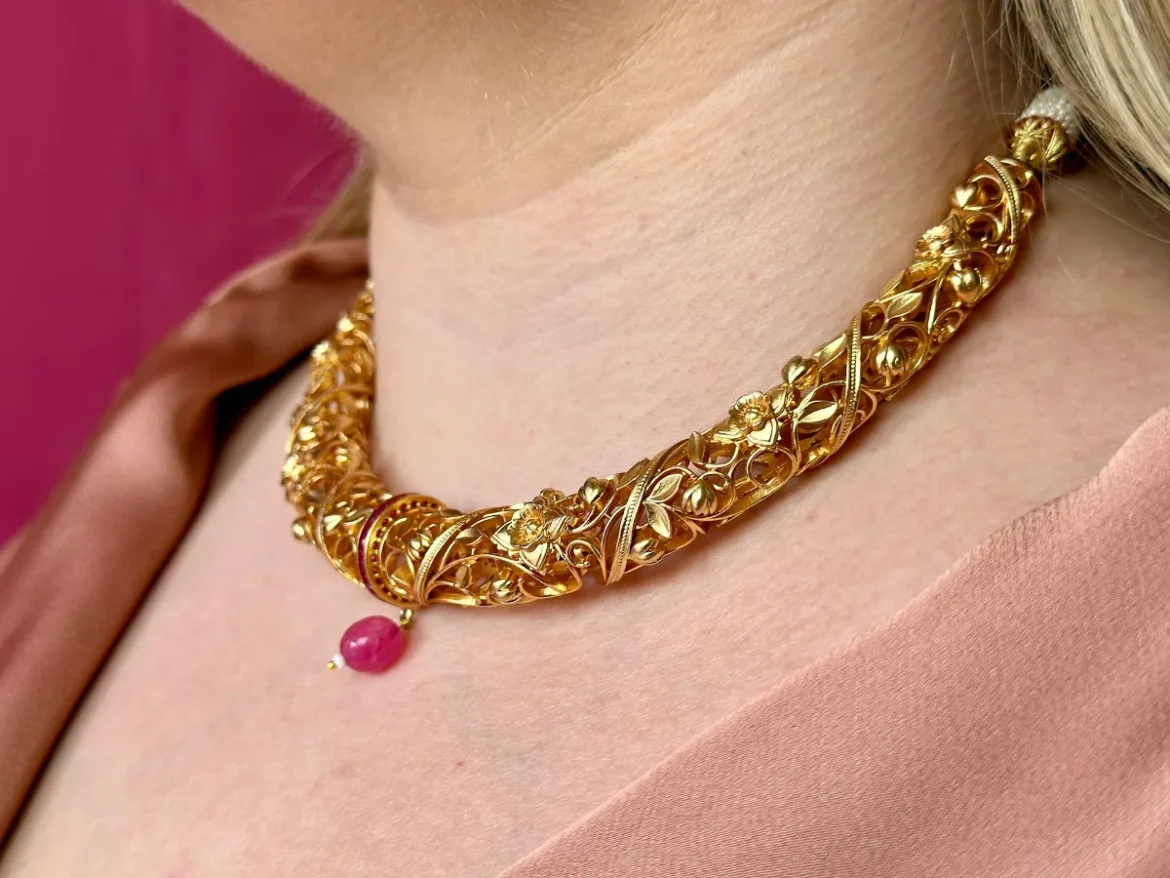 Gold Collar Necklace: How to Choose One - gold collar necklace