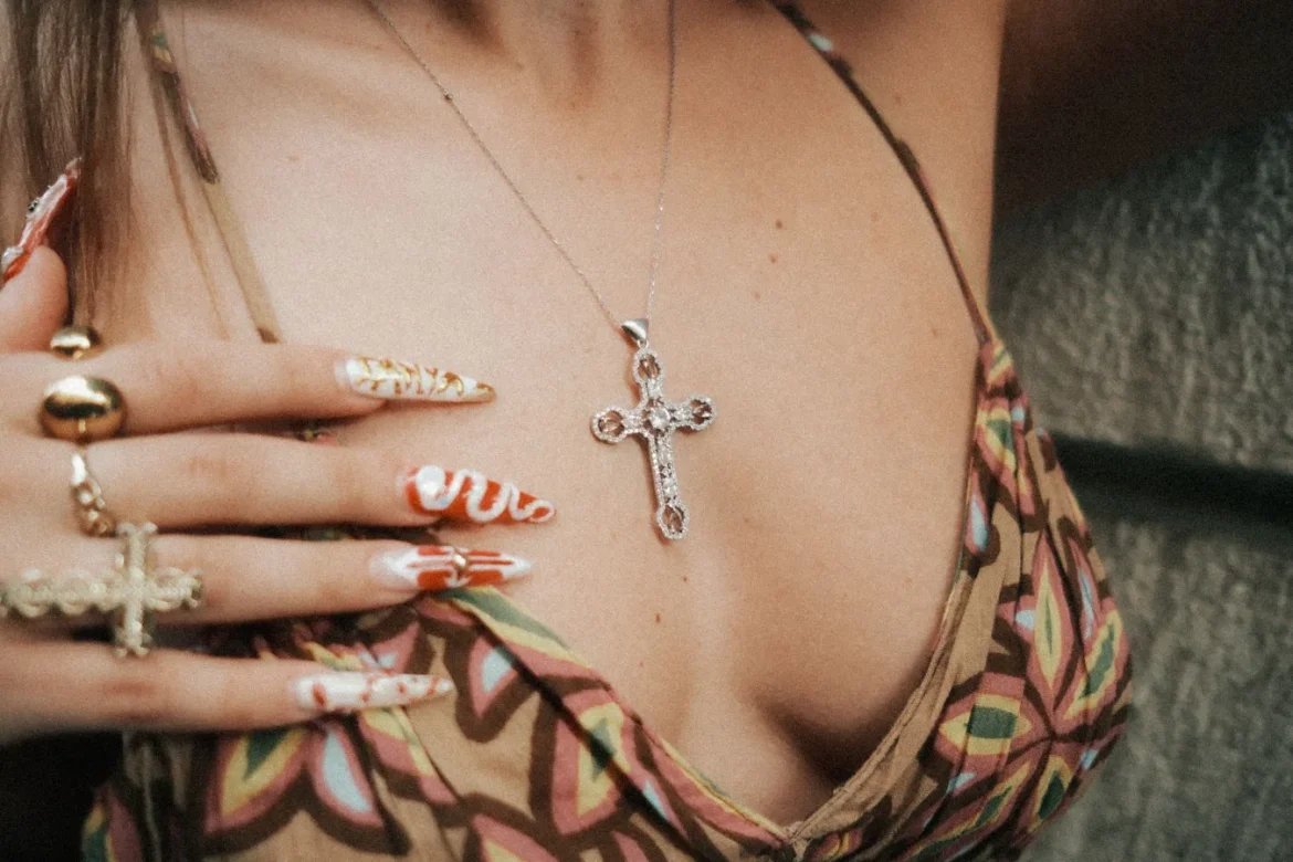 Gold Diamond Cross Necklace Buying Guide - gold diamond cross necklace