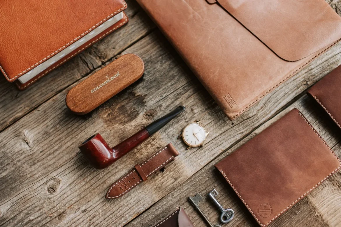 Handmade Leather Wallets for Men: Buyer Guide - handmade leather wallets for men