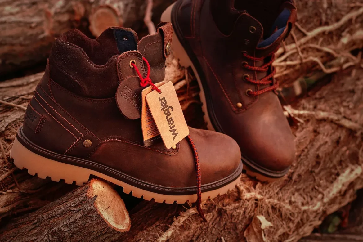 Hiking Boots for Men: How to Choose - hiking boots for men
