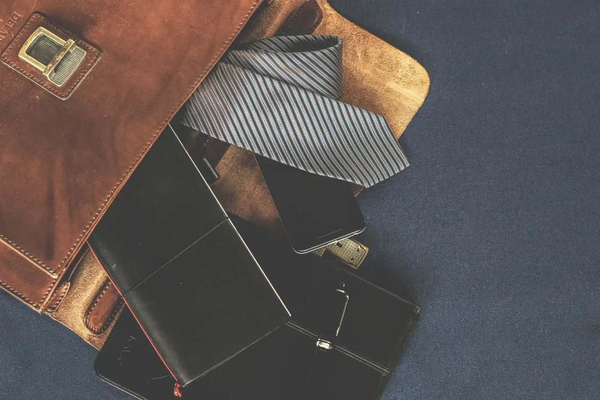 Mens Travel Accessories Buying Guide - mens travel accessories
