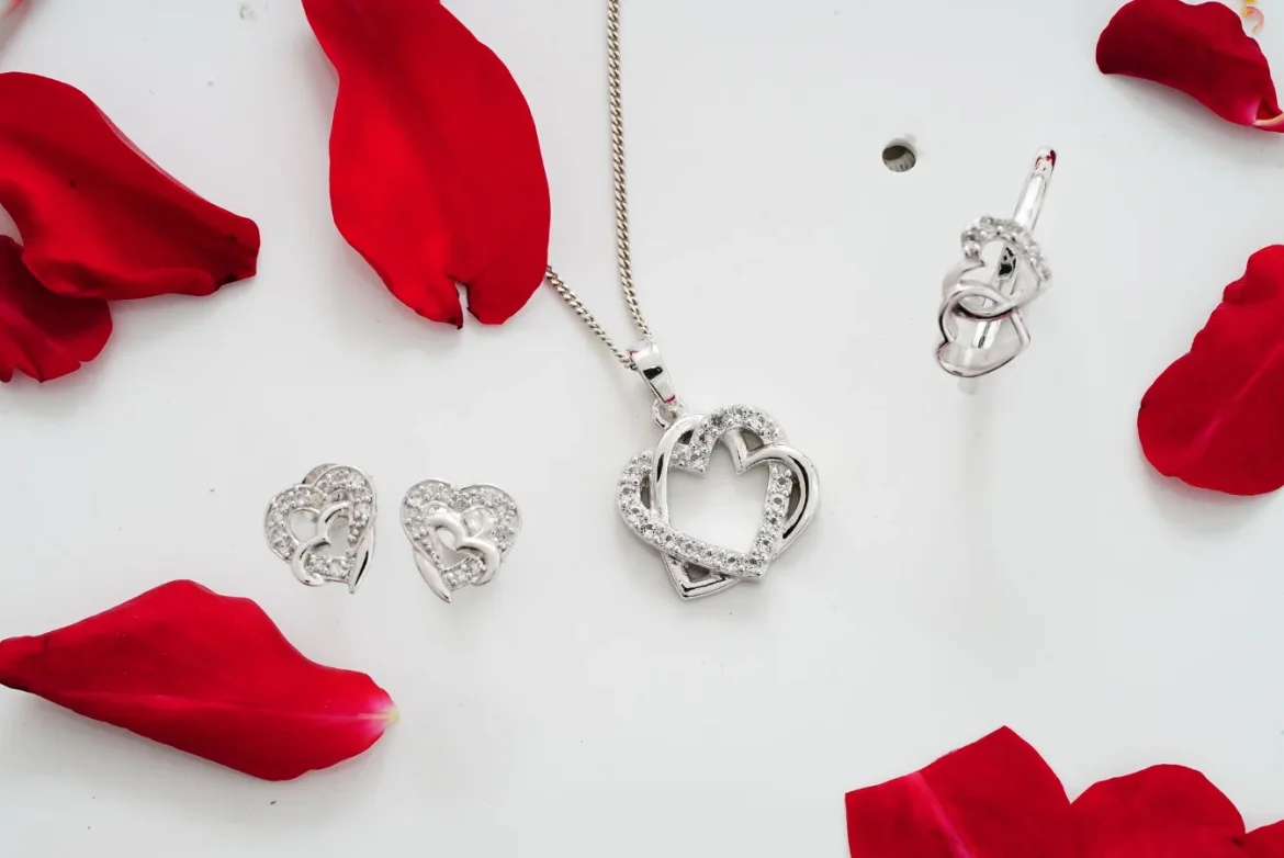 Silver Heart Necklace Buyer’s Guide - silver heart necklace