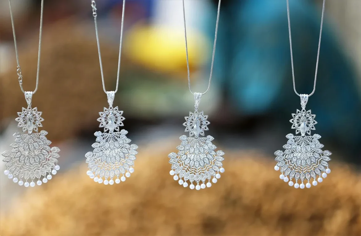 Silver Pendant Necklace Buying Guide - silver pendant necklace