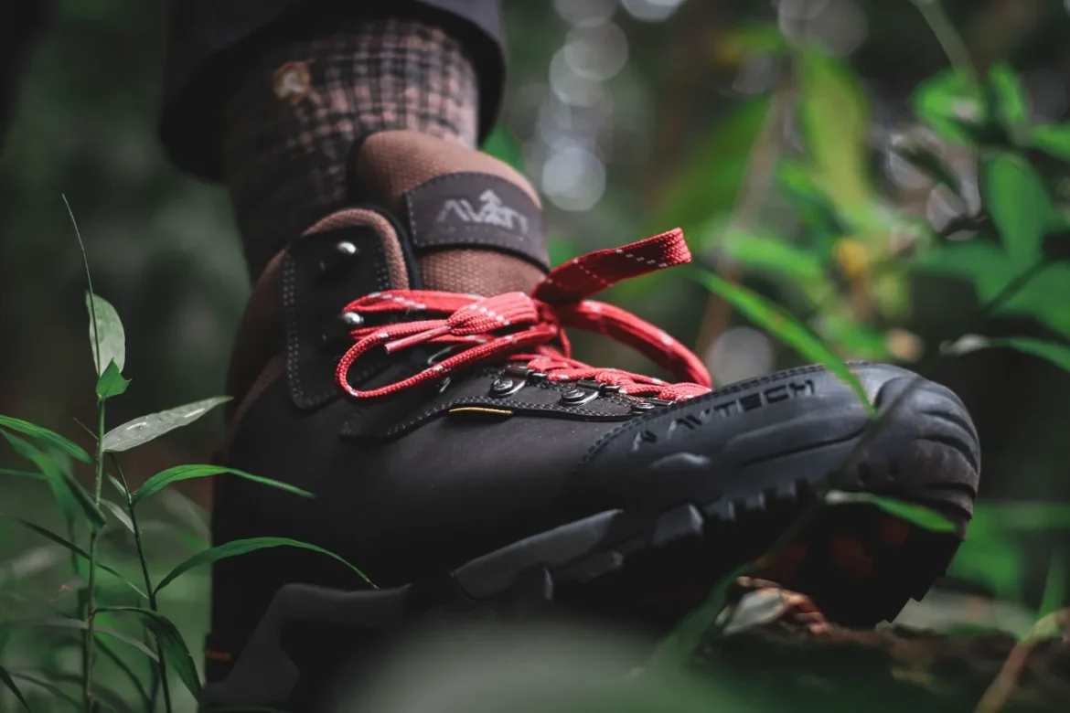 Steel Cap Hiking Boots: Buyer’s Guide - steel cap hiking boots