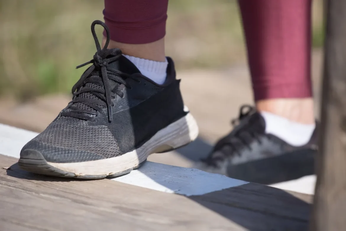 Walking Shoes vs Running Shoes: Key Differences - walking shoes vs running shoes